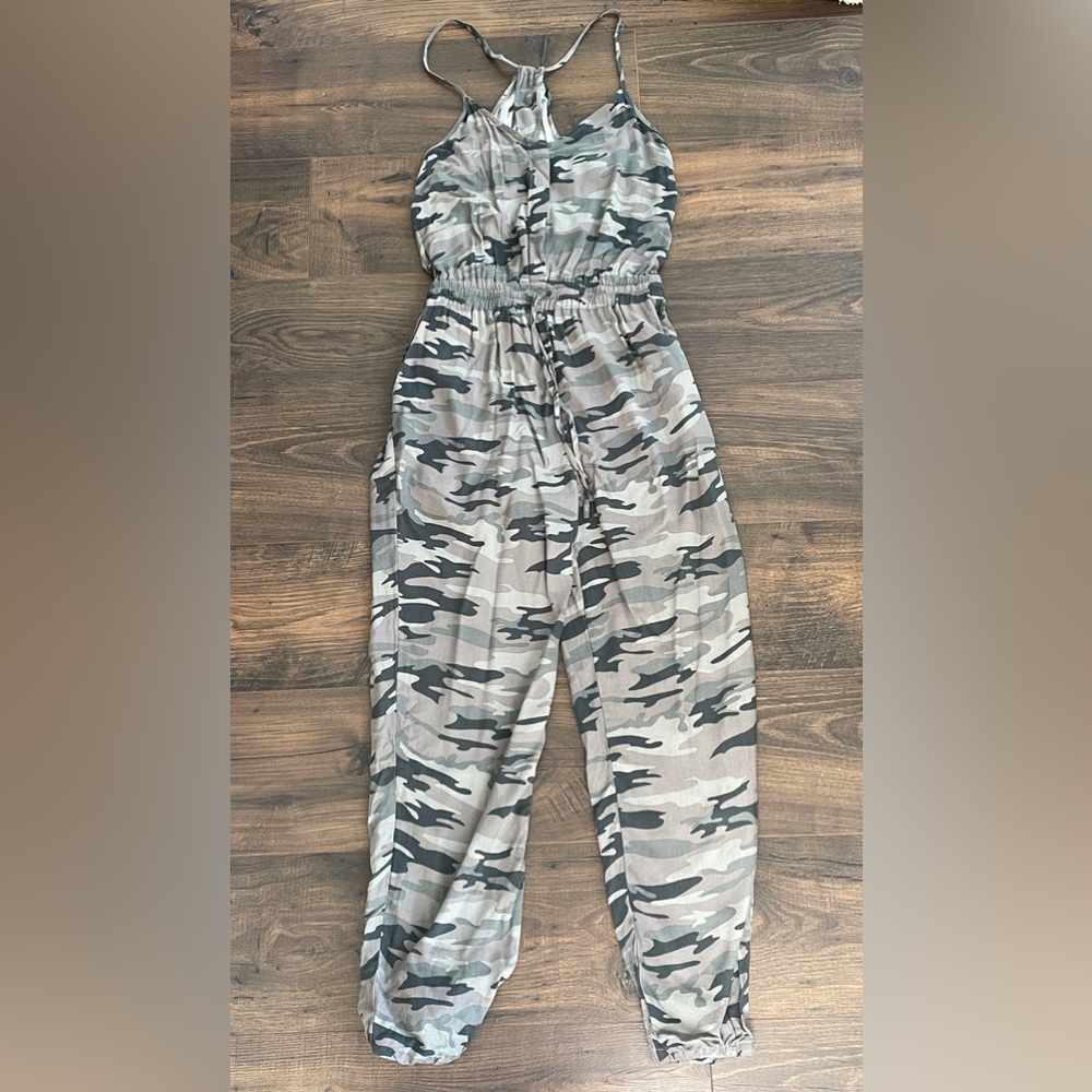 Women’s Camo Jumpsuit NWT Size Medium